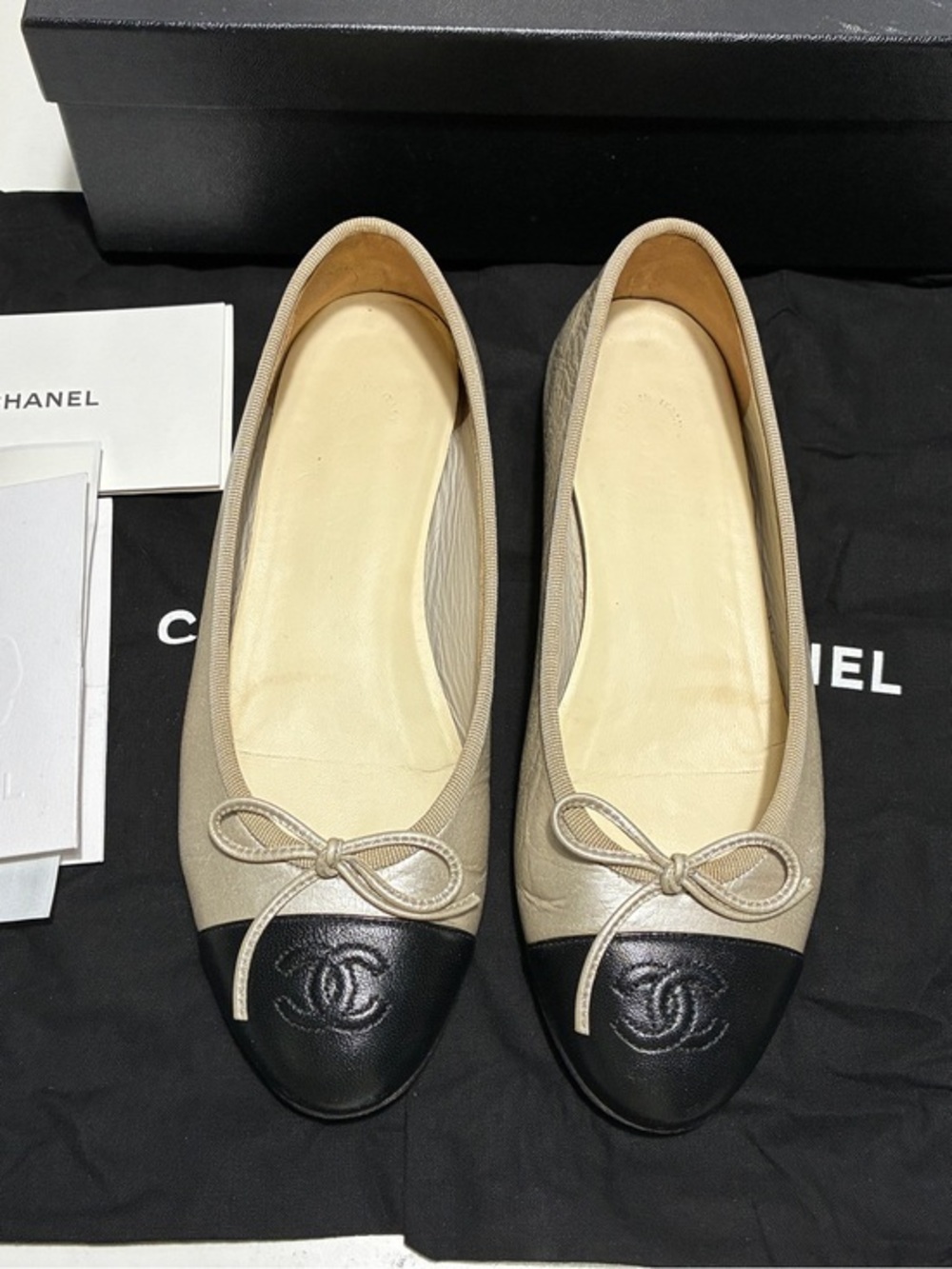 CHANEL silver cream and Black Cap-Toe Leather Ballet Flats